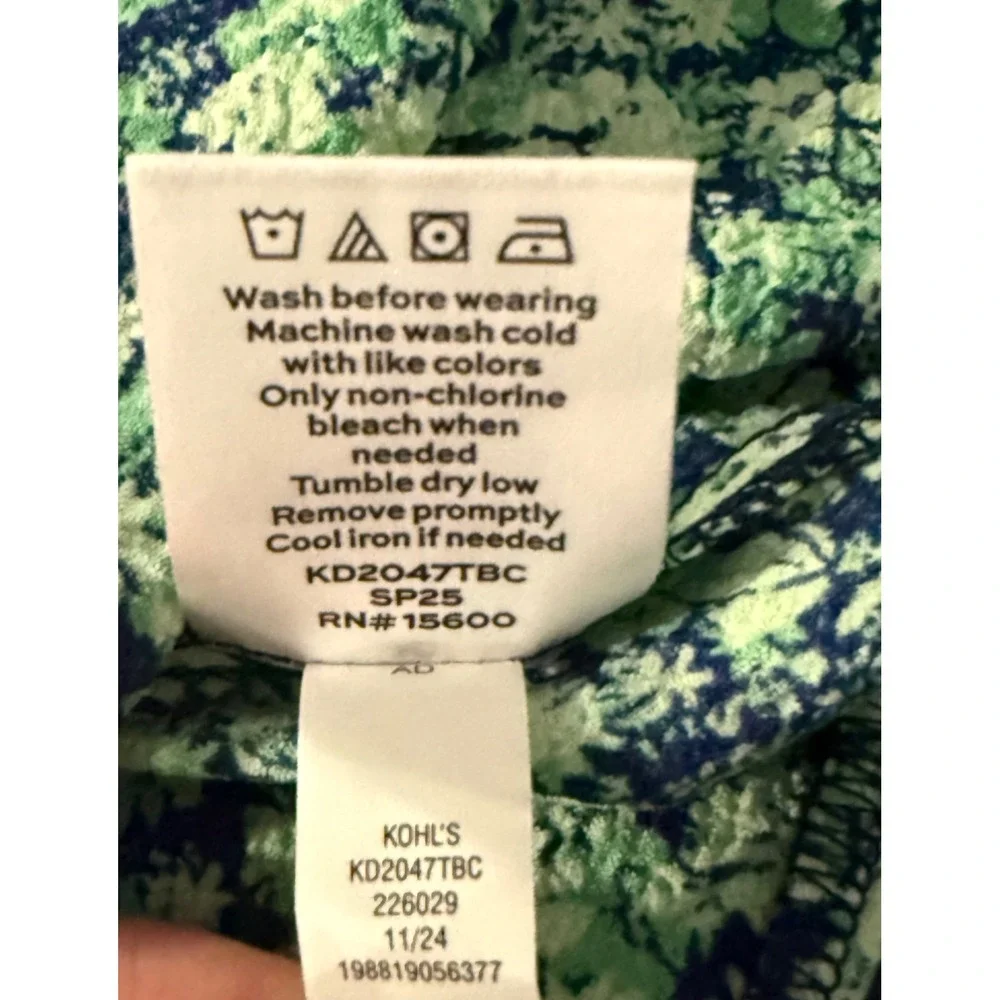 Draper James Top Size S Flutter Sleeve Square Neck Floral Green‎ Navy NEW - Picture 9 of 9